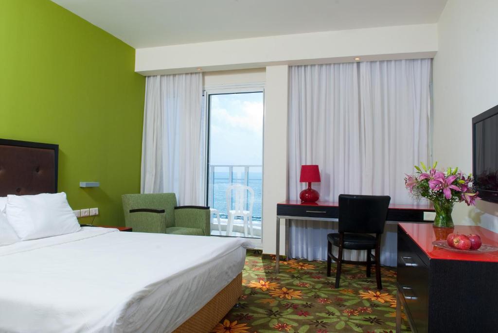 Rimonim Madison Hotel Нагария Номер фото